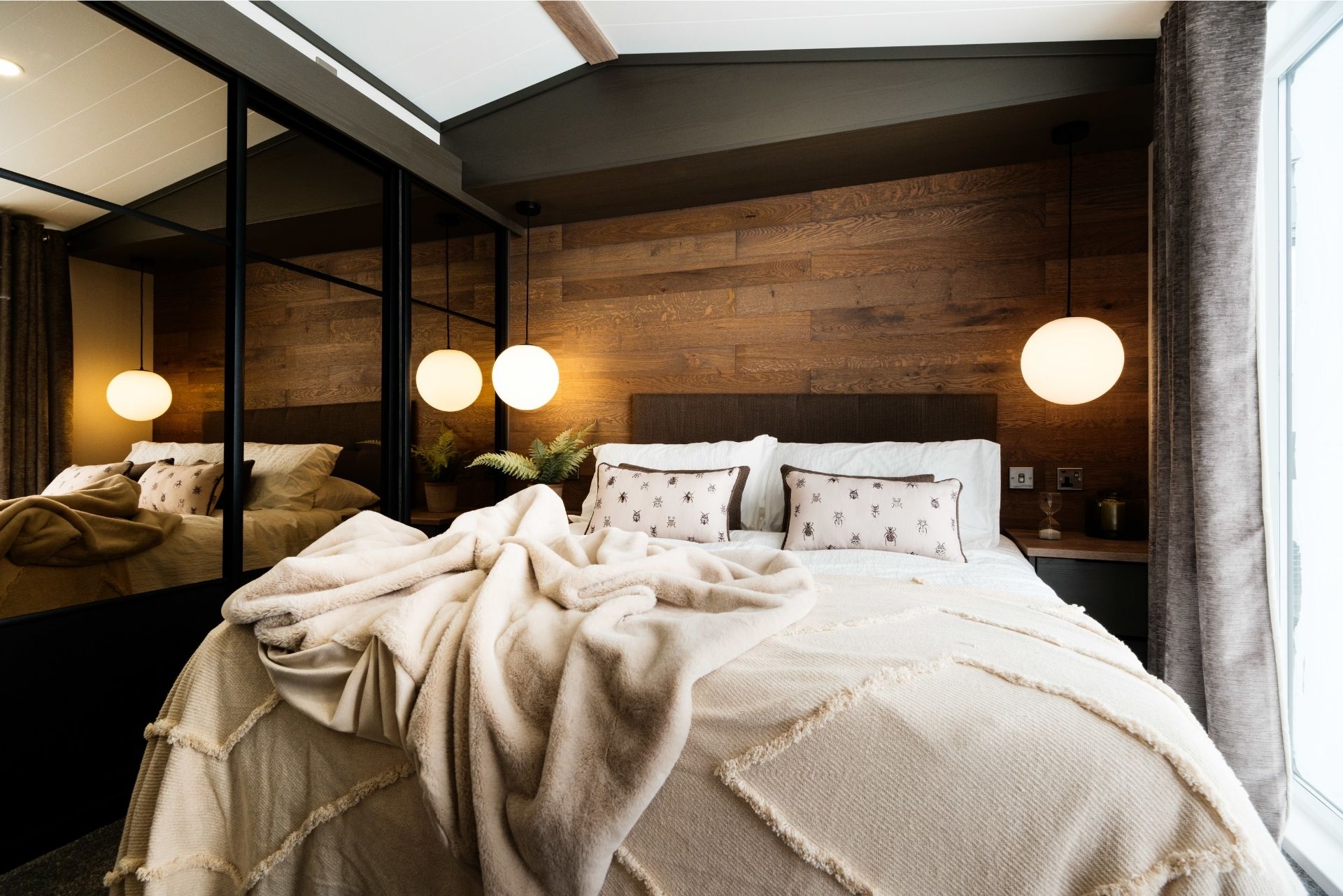 LR07 Bedroom 2