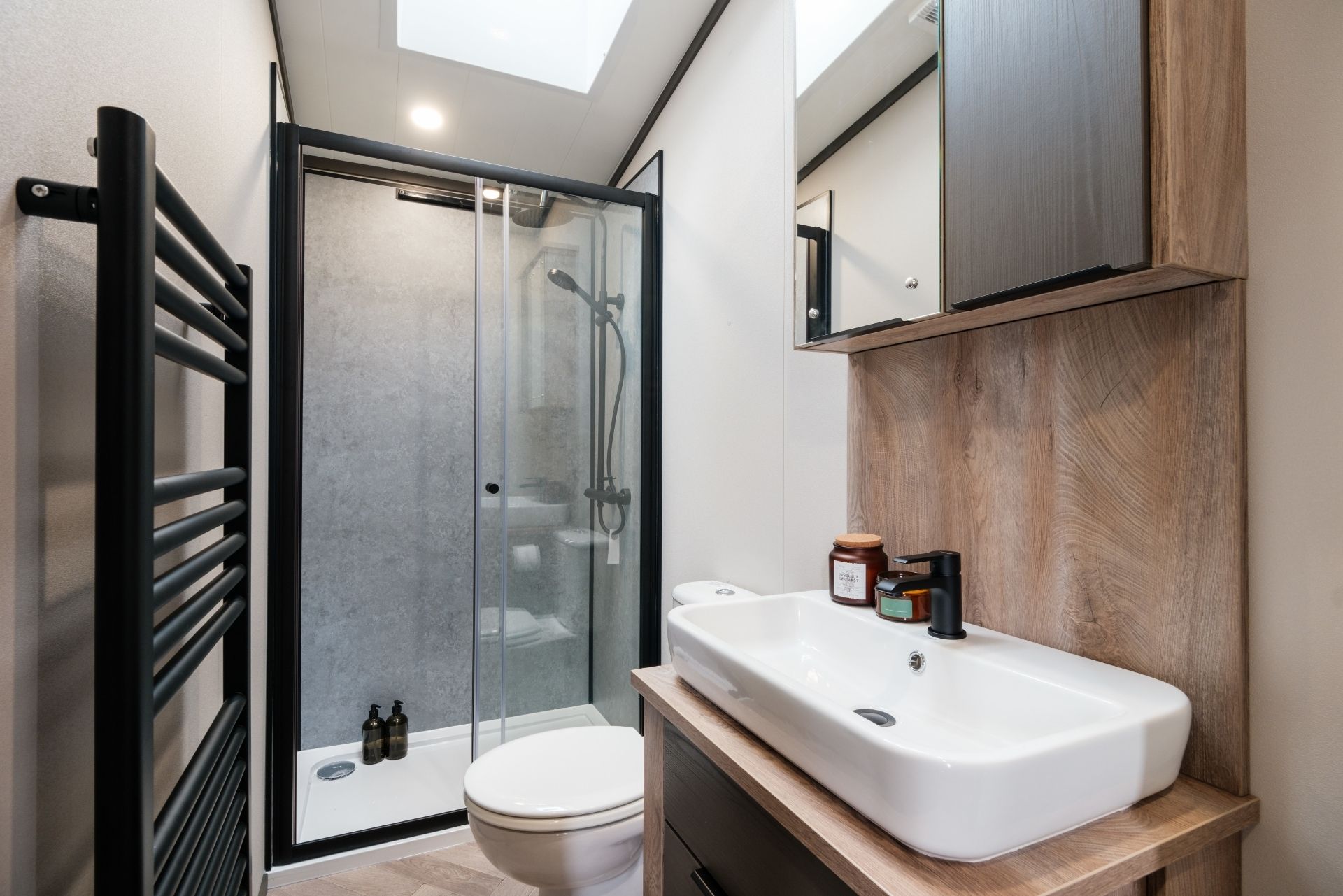 LR07 Shower room